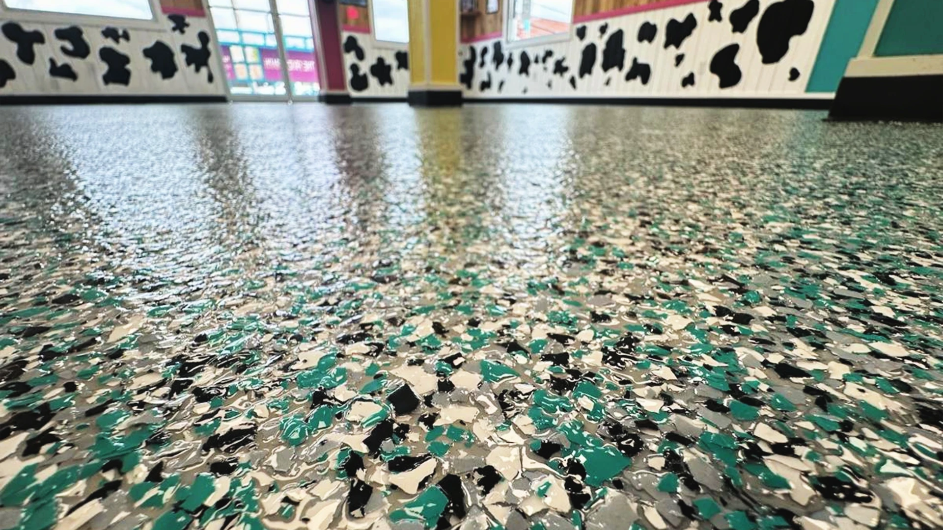 Protector Color Flake flooring system with multi-color decorative flakes in a durable, textured finish for residential or commercial spaces.